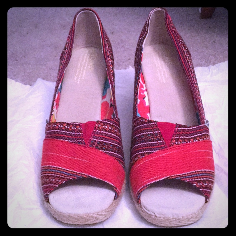 TOMS wedge sandal size 8